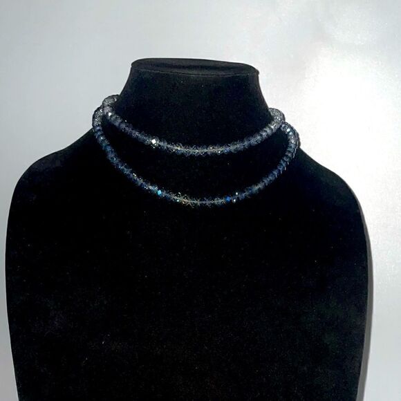 Beautiful! Iridescent Glass Beaded Necklace - Picture 6 of 9